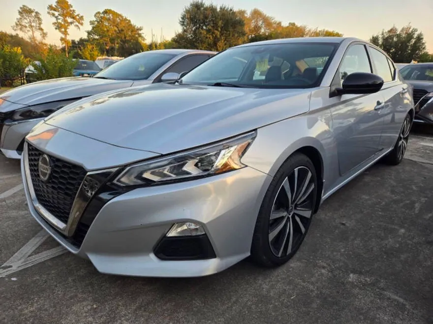 2021 Nissan Altima SR photo 1