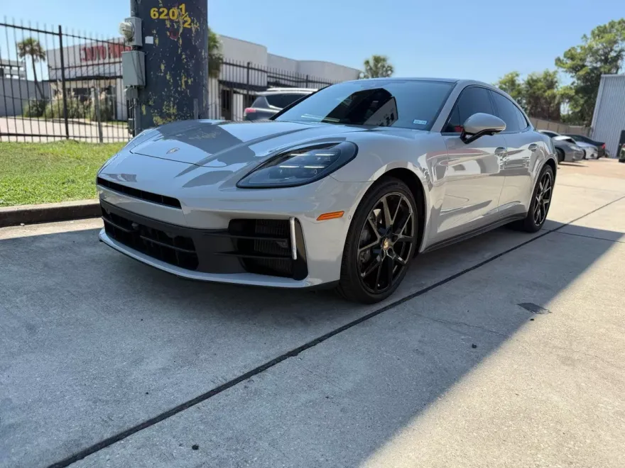 2024 Porsche Panamera 4 photo 1