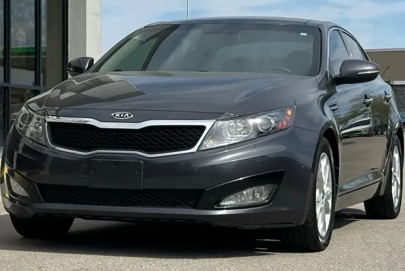2011 Kia Optima EX photo 1
