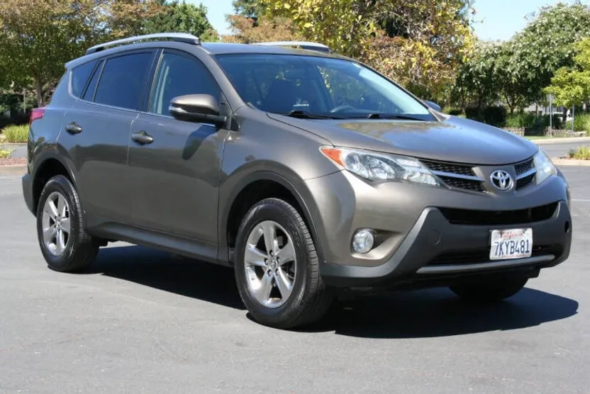 2015 Toyota RAV4 XLE photo 1
