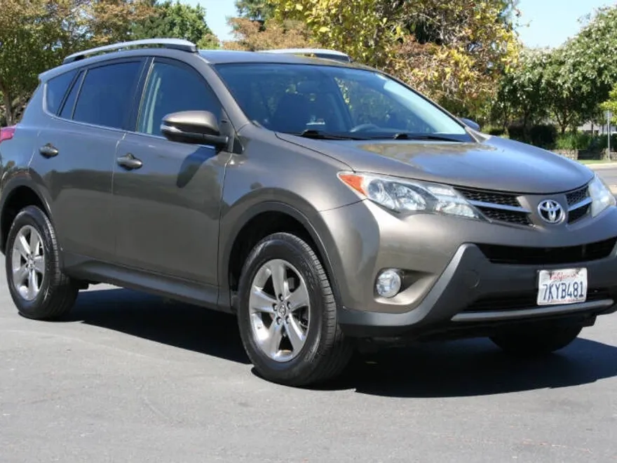 2015 Toyota RAV4 XLE photo 1