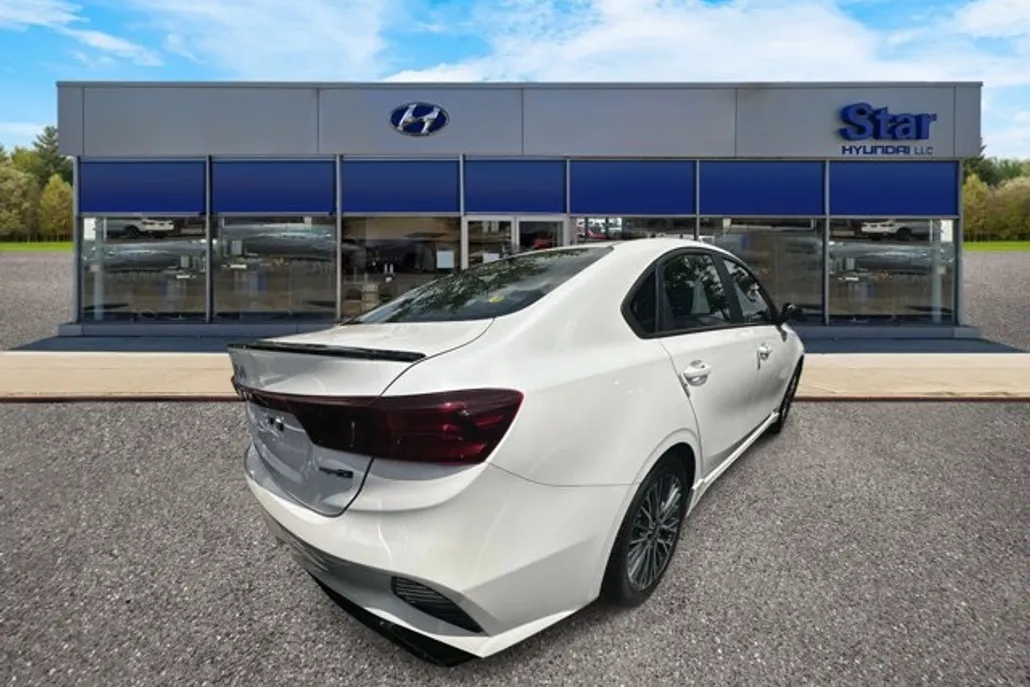 2024 Kia Forte GT-Line photo 1