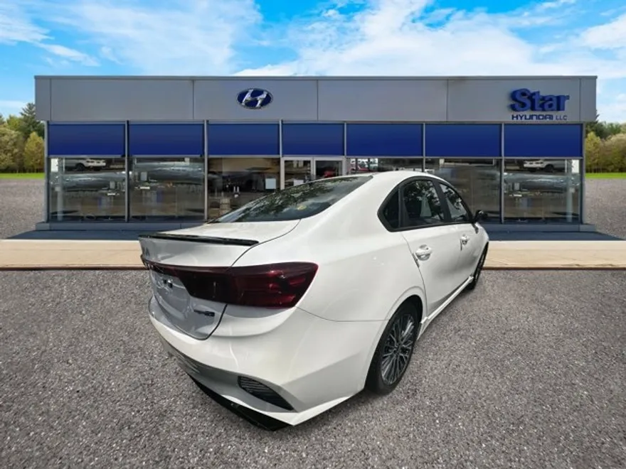 2024 Kia Forte GT-Line photo 1
