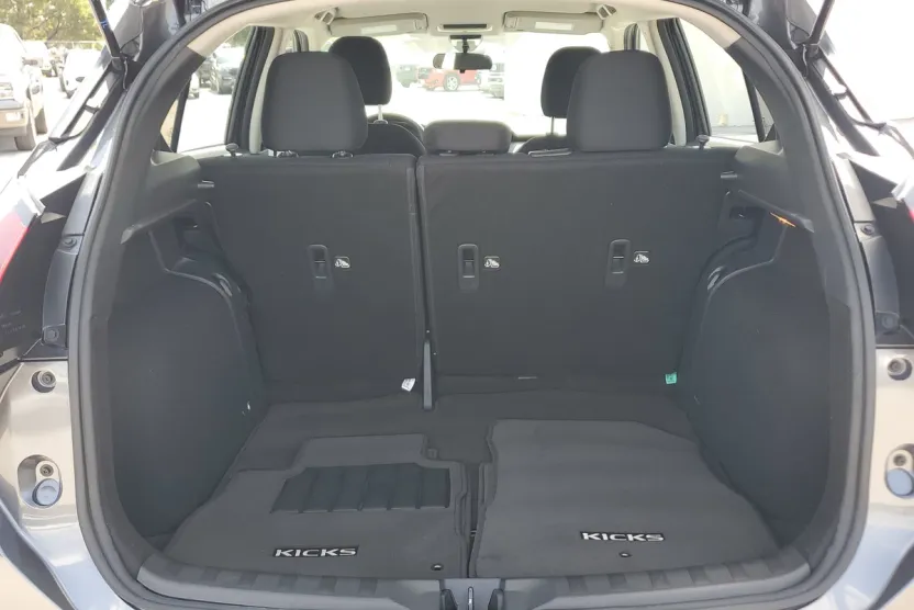 2024 Nissan Kicks S photo 1