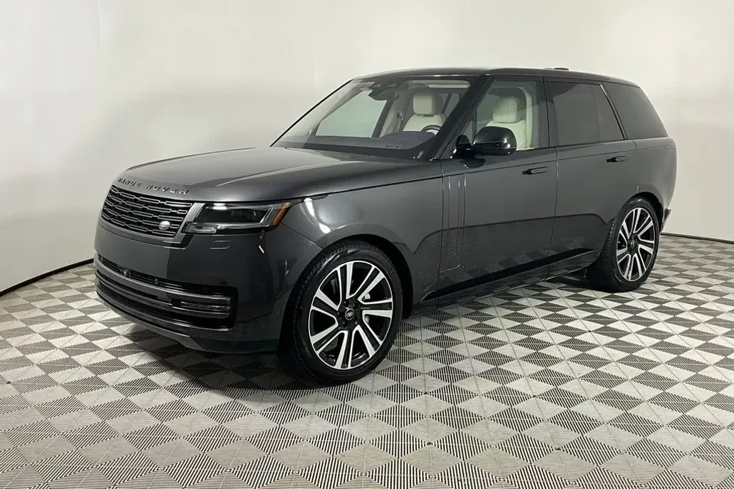 2023 Land Rover Range Rover SE photo 1