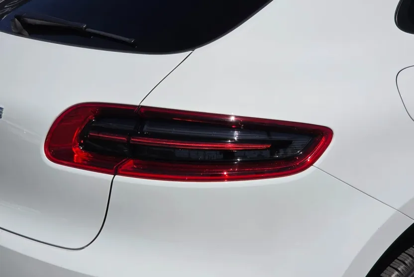 2018 Porsche Macan photo 1
