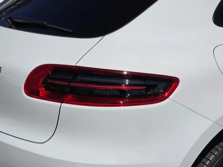 2018 Porsche Macan photo 1