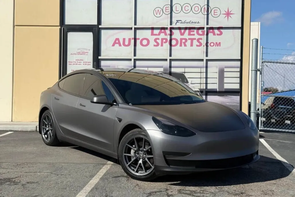 2023 Tesla Model 3 Long Range photo 1