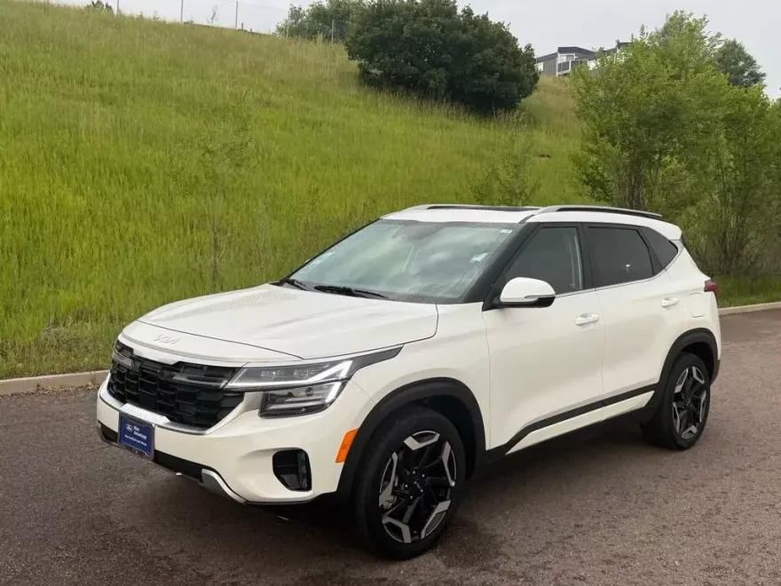2024 Kia Seltos SX photo 1