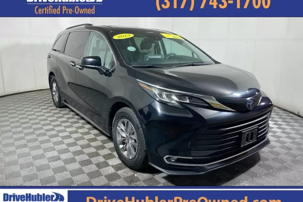 2023 Toyota Sienna XLE photo 1