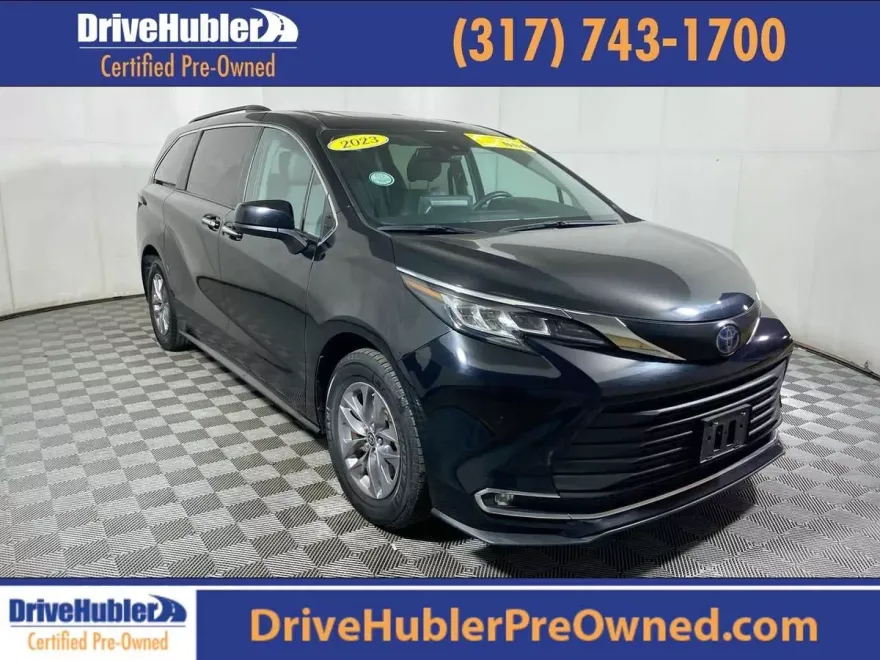2023 Toyota Sienna XLE photo 1