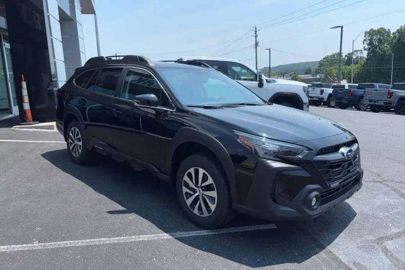 2025 Subaru Outback Premium photo 1