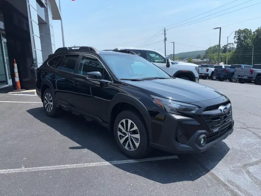 2025 Subaru Outback Premium photo 1