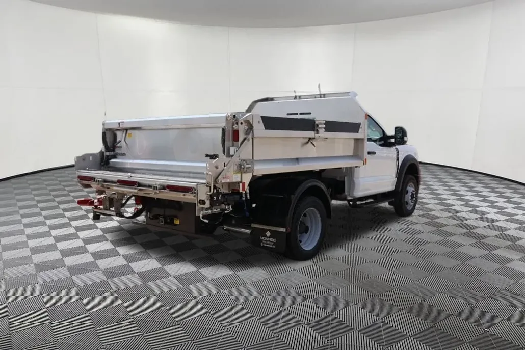 2025 Ford F-550 XL photo 1