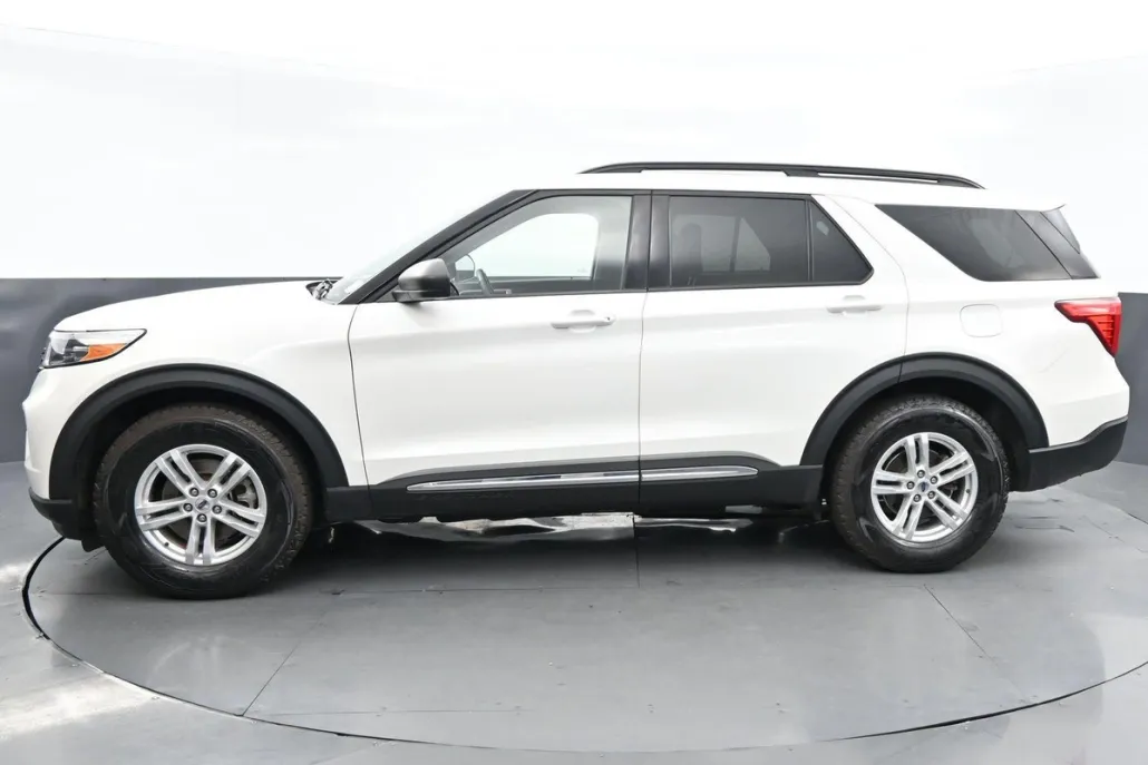 2022 Ford Explorer XLT photo 1