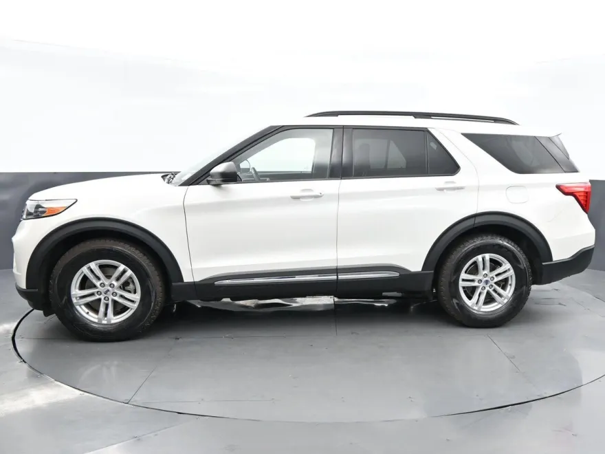 2022 Ford Explorer XLT photo 1