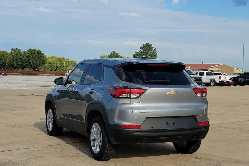 2025 Chevrolet Trailblazer LS photo 1
