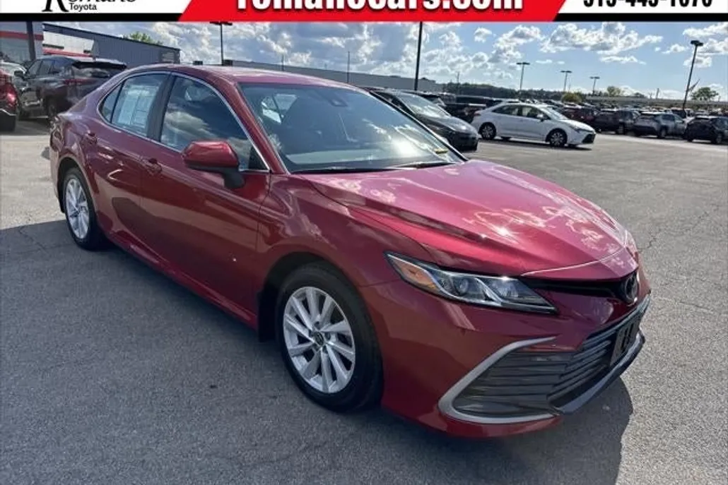 2023 Toyota Camry LE photo 1