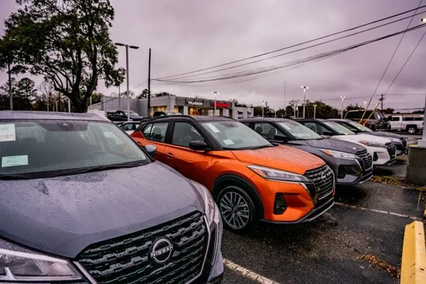 2025 Nissan Kicks Play S photo 1