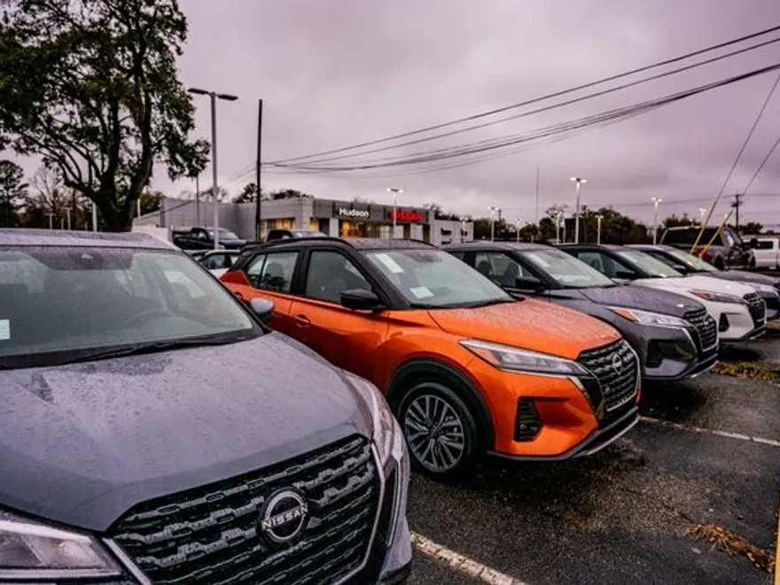 2025 Nissan Kicks Play S photo 1