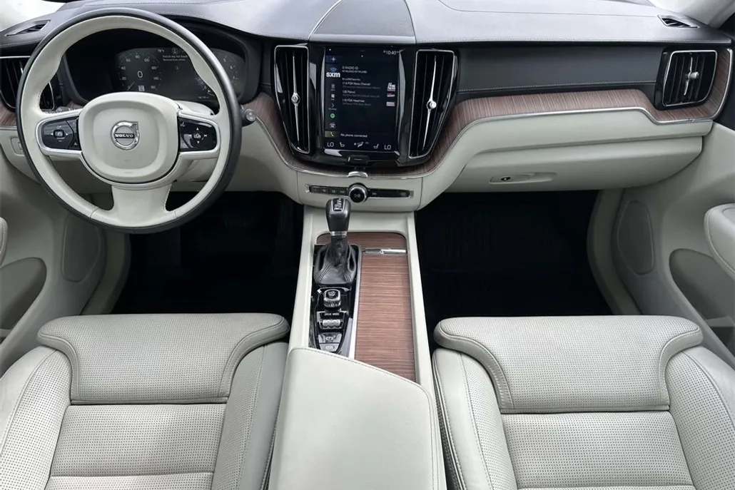 2018 Volvo XC60 T5 Inscription photo 1