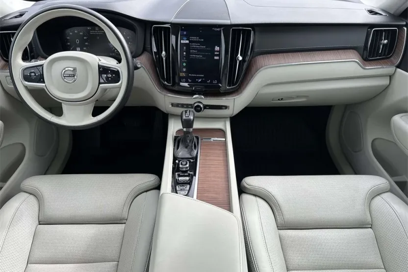 2018 Volvo XC60 T5 Inscription photo 1