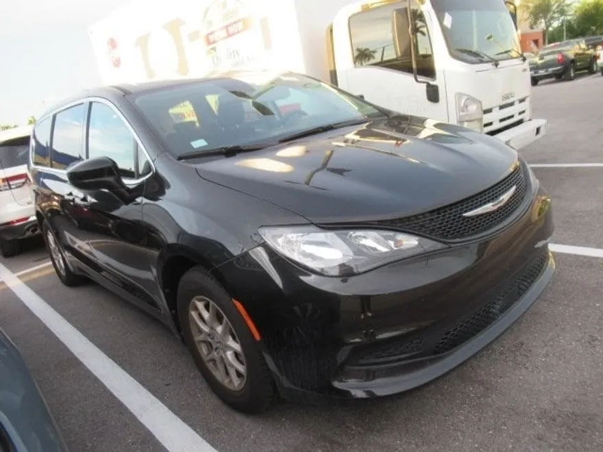 2024 Chrysler Voyager LX photo 1