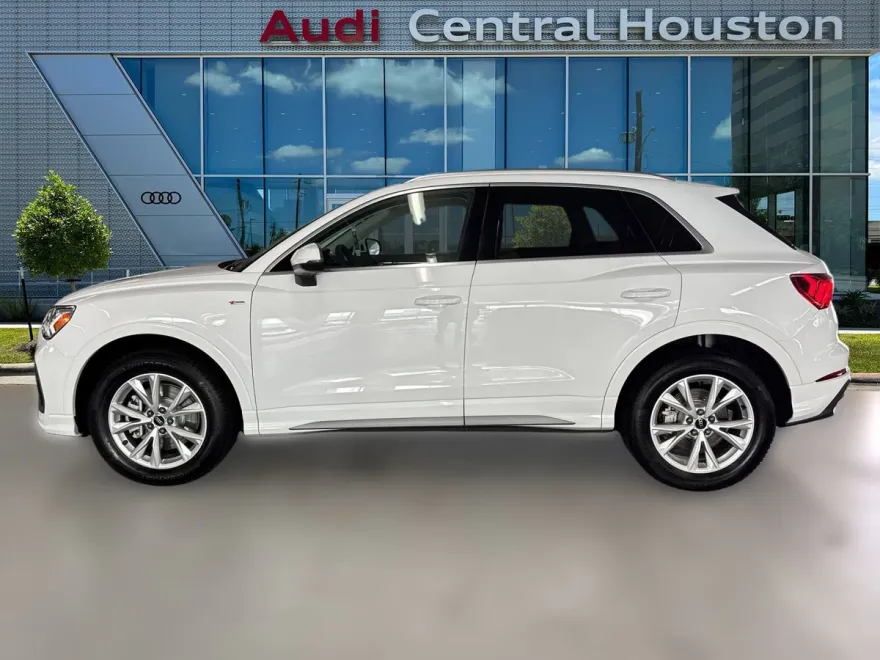 2025 Audi Q3 S line Premium photo 1