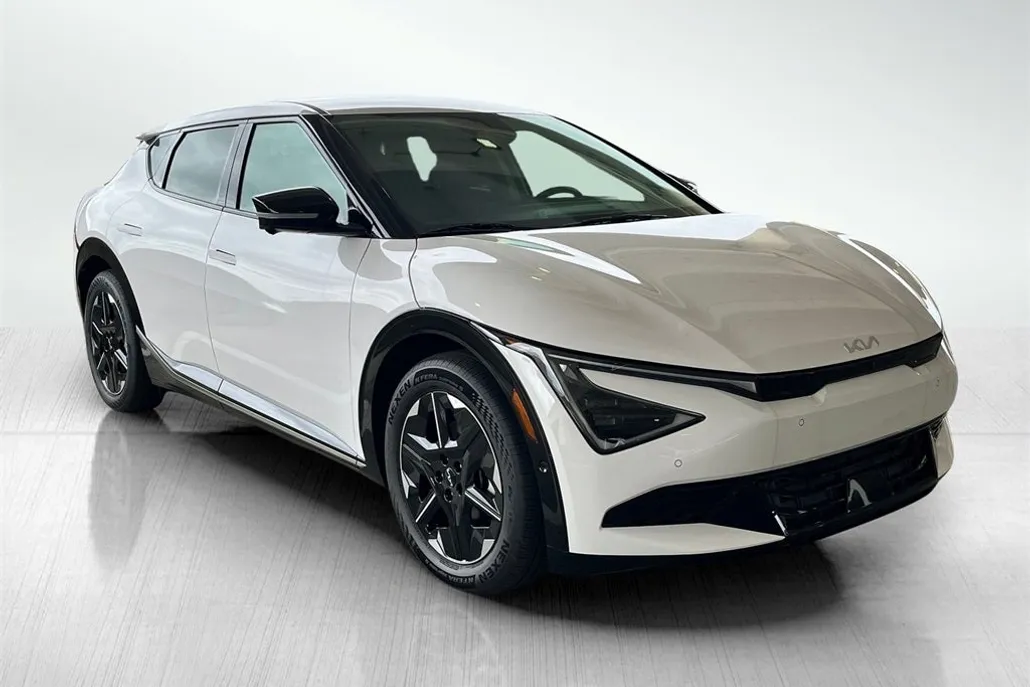 2025 Kia EV6 Wind photo 1