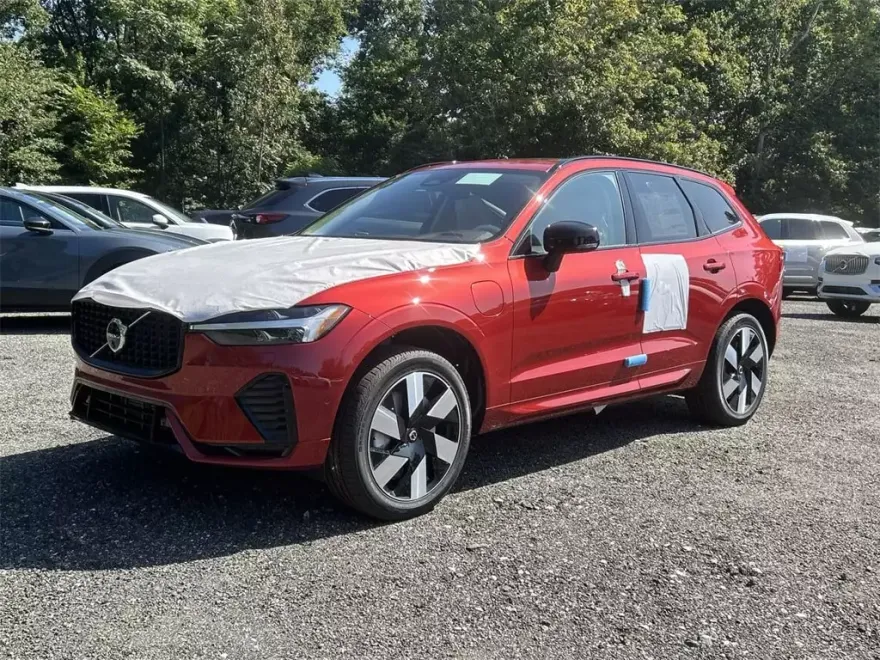 2025 Volvo XC60 Hybrid T8 Plus photo 1