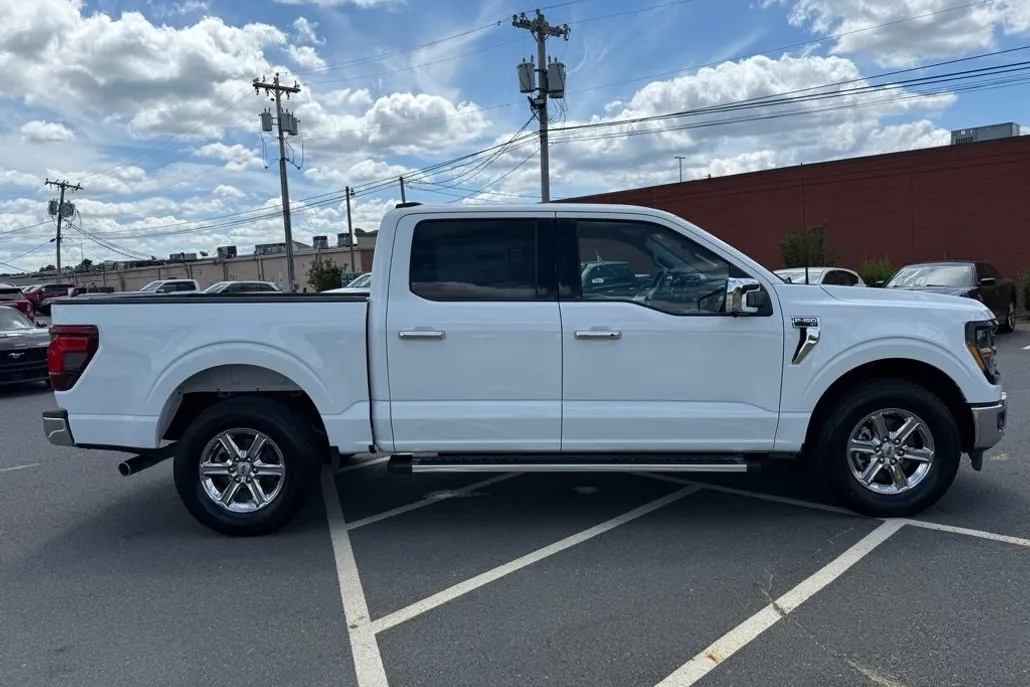 2025 Ford F-150 XLT photo 1