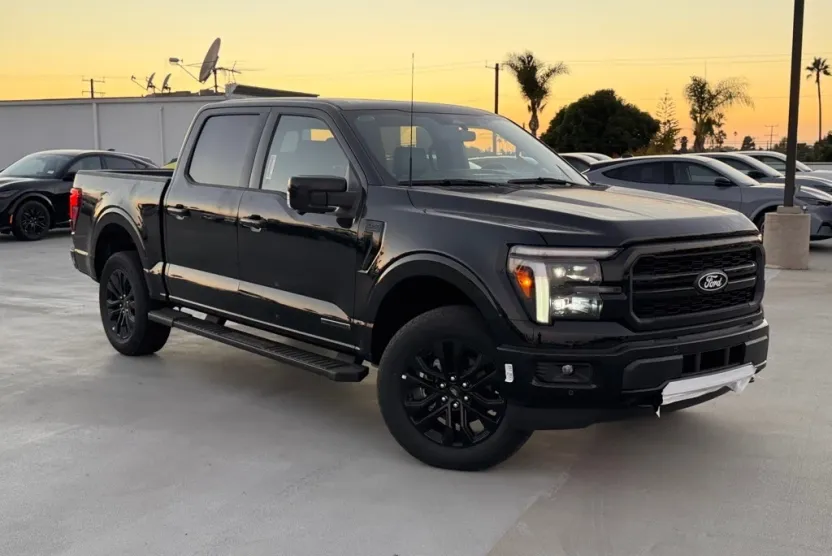 2025 Ford F-150 Lariat photo 1