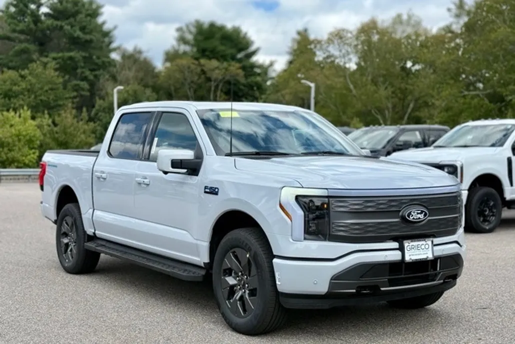 2025 Ford F-150 Lightning Lariat photo 1
