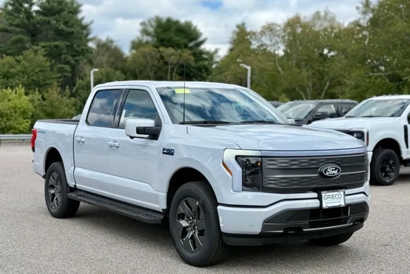 2025 Ford F-150 Lightning Lariat photo 1
