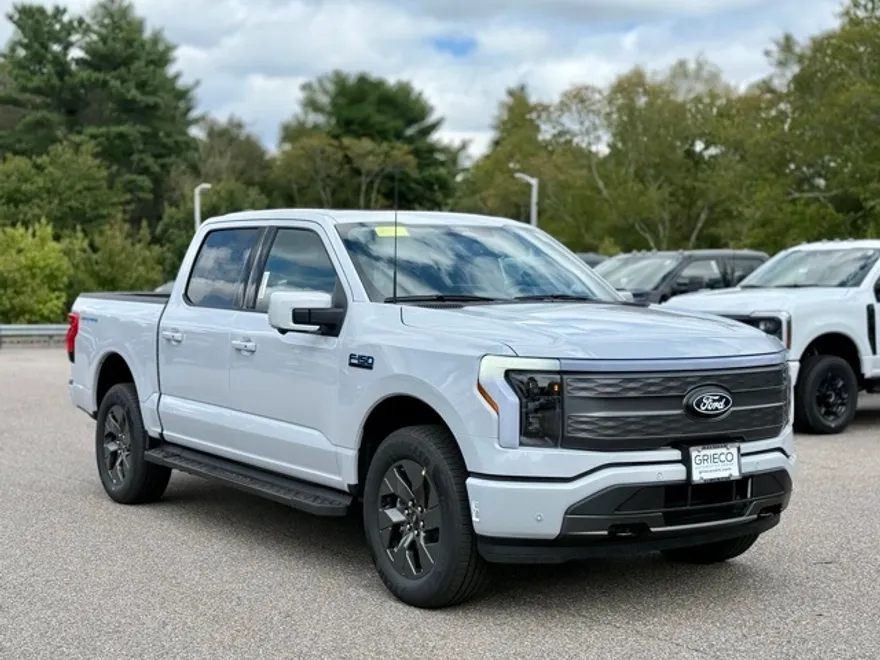 2025 Ford F-150 Lightning Lariat photo 1