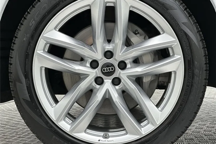 2025 Audi Q7 55 Premium Plus photo 1