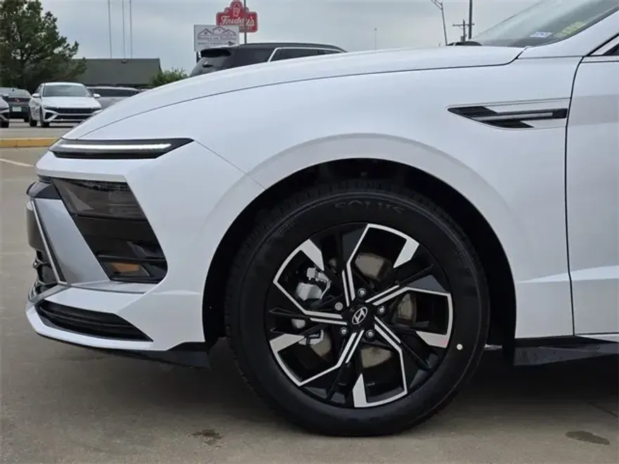 2025 Hyundai Sonata SEL photo 8