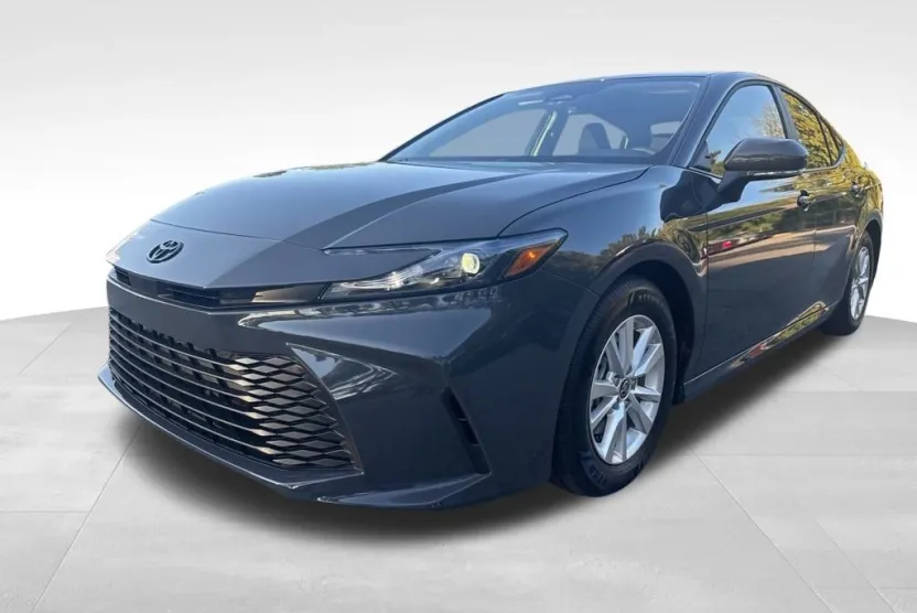 2025 Toyota Camry LE photo 1