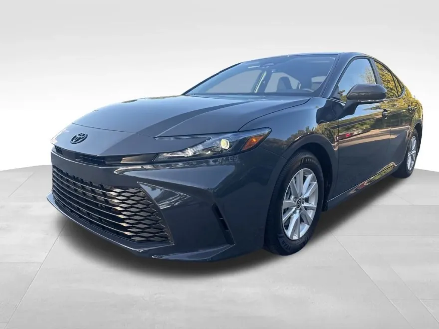 2025 Toyota Camry LE photo 1