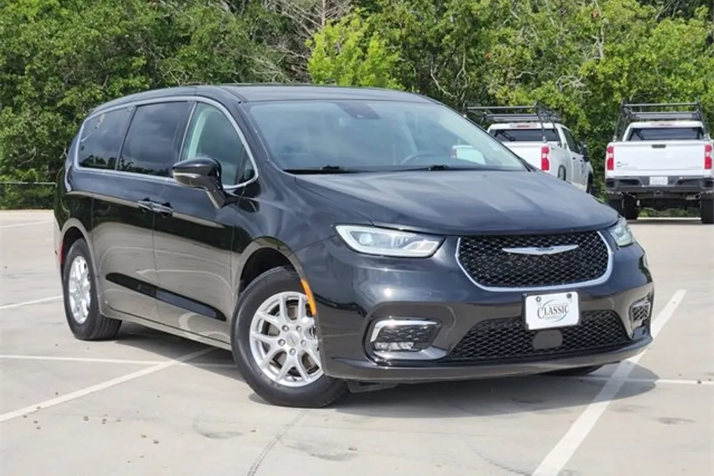 2024 Chrysler Pacifica Touring L photo 1