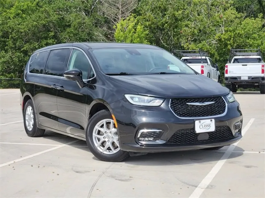 2024 Chrysler Pacifica Touring L photo 1