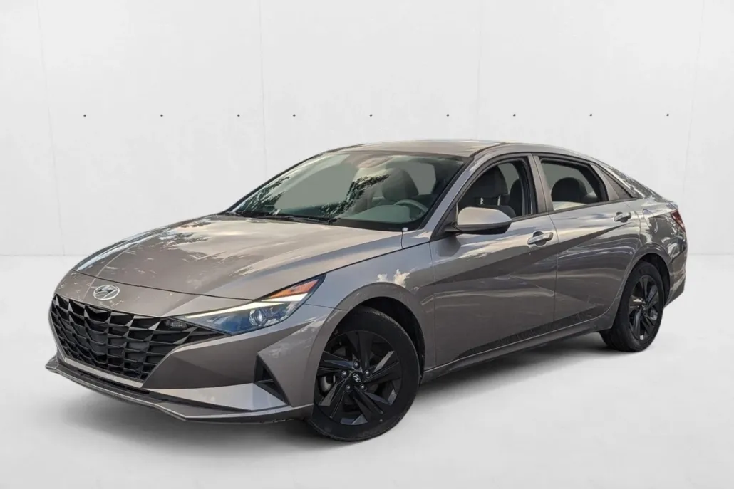 2023 Hyundai Elantra SEL photo 1