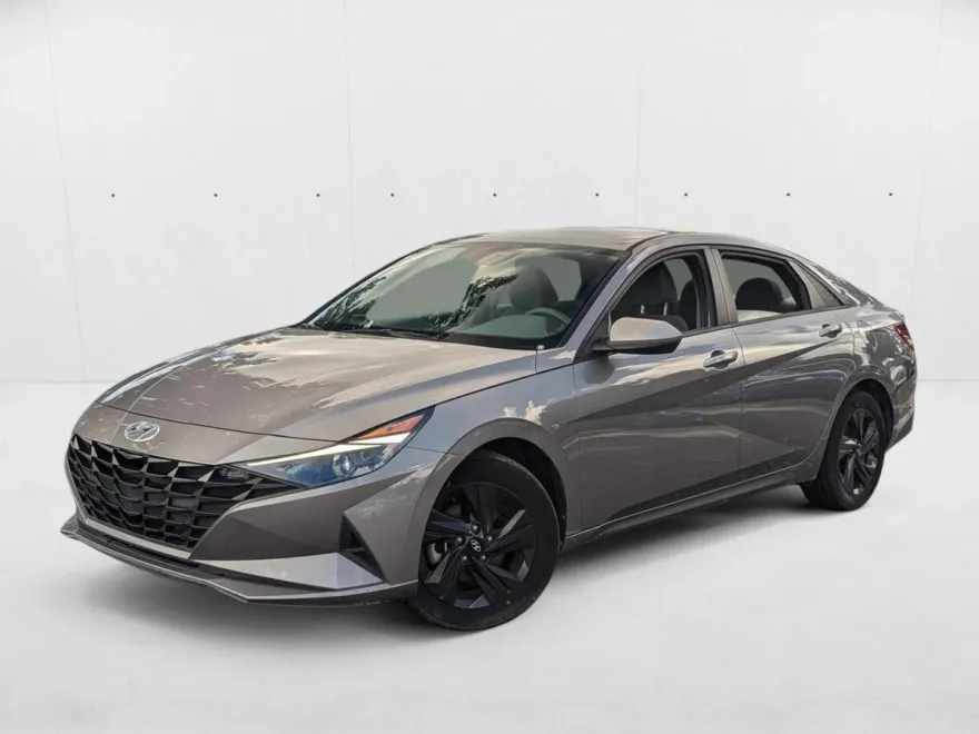 2023 Hyundai Elantra SEL photo 1