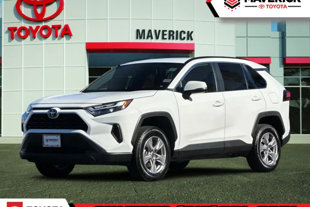 2023 Toyota RAV4 XLE photo 1