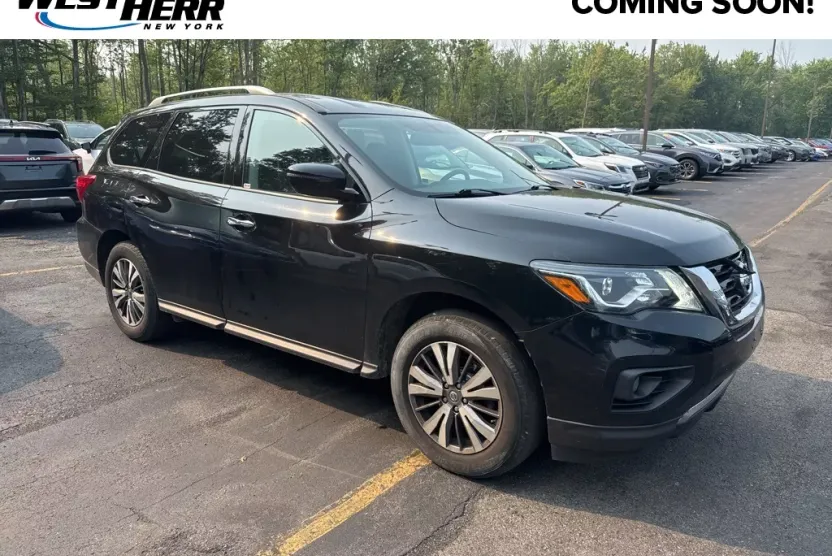 2019 Nissan Pathfinder SV photo 1