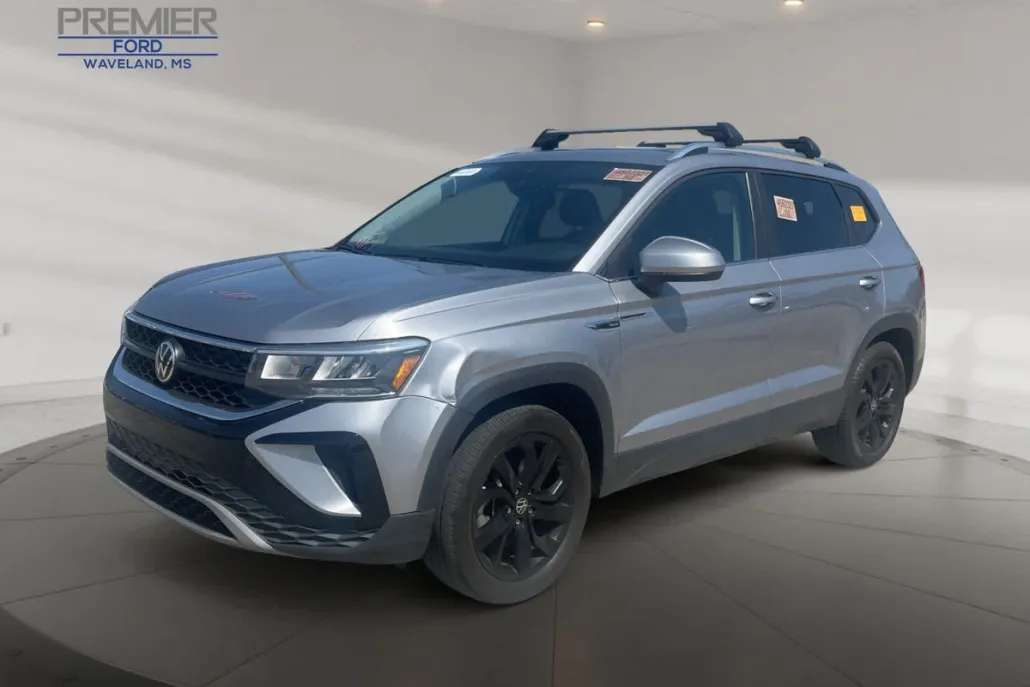 2022 Volkswagen Taos SE photo 1
