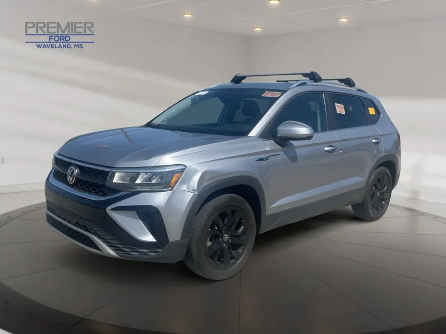 2022 Volkswagen Taos SE photo 1