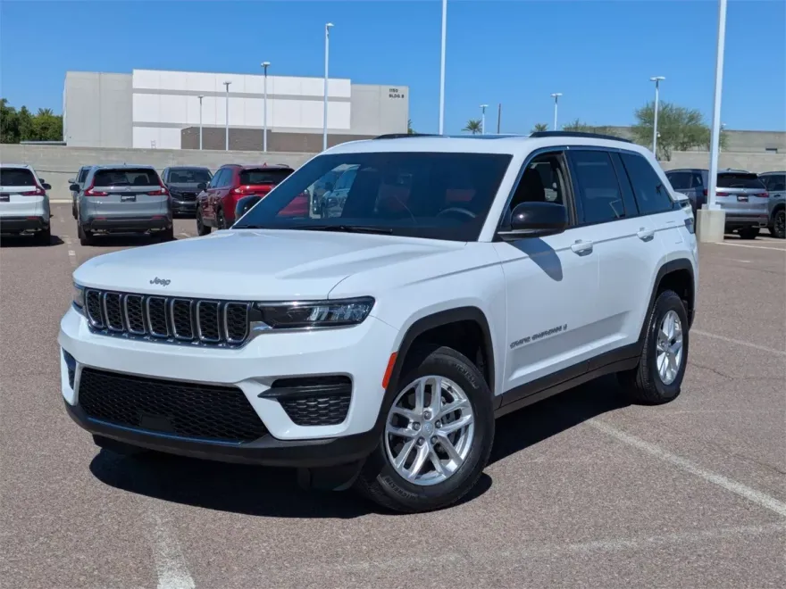 2025 Jeep Grand Cherokee Laredo photo 1