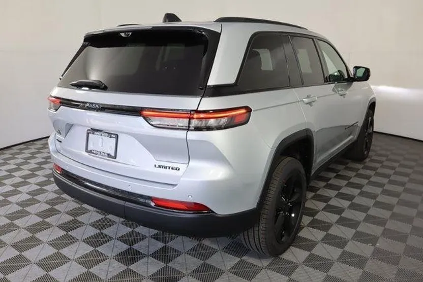 2025 Jeep Grand Cherokee Limited photo 1