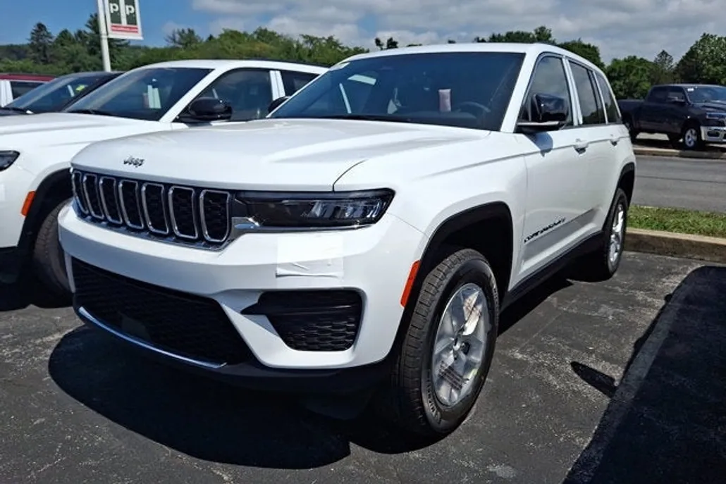 2025 Jeep Grand Cherokee Laredo X photo 1